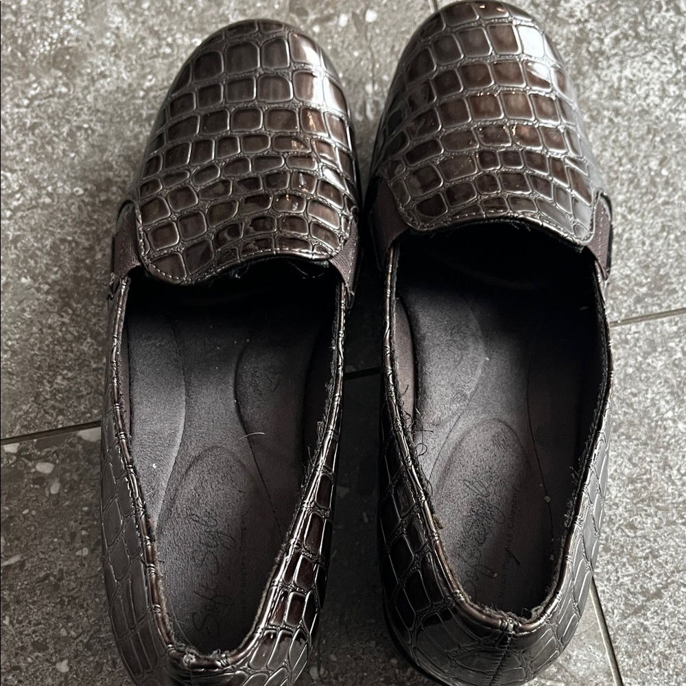 # 54.Soft Style Dark Brown Crocodile Pattern Loafers